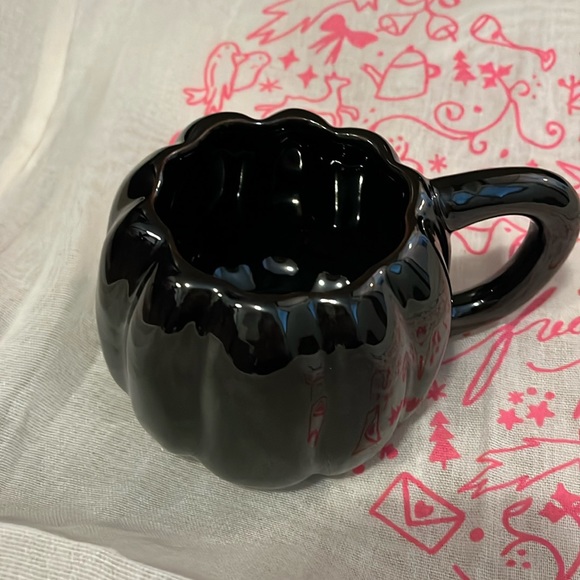 Anthropologie Iridescent Black Pumpkin Mug//GUC// comes with free painting - Picture 4 of 9